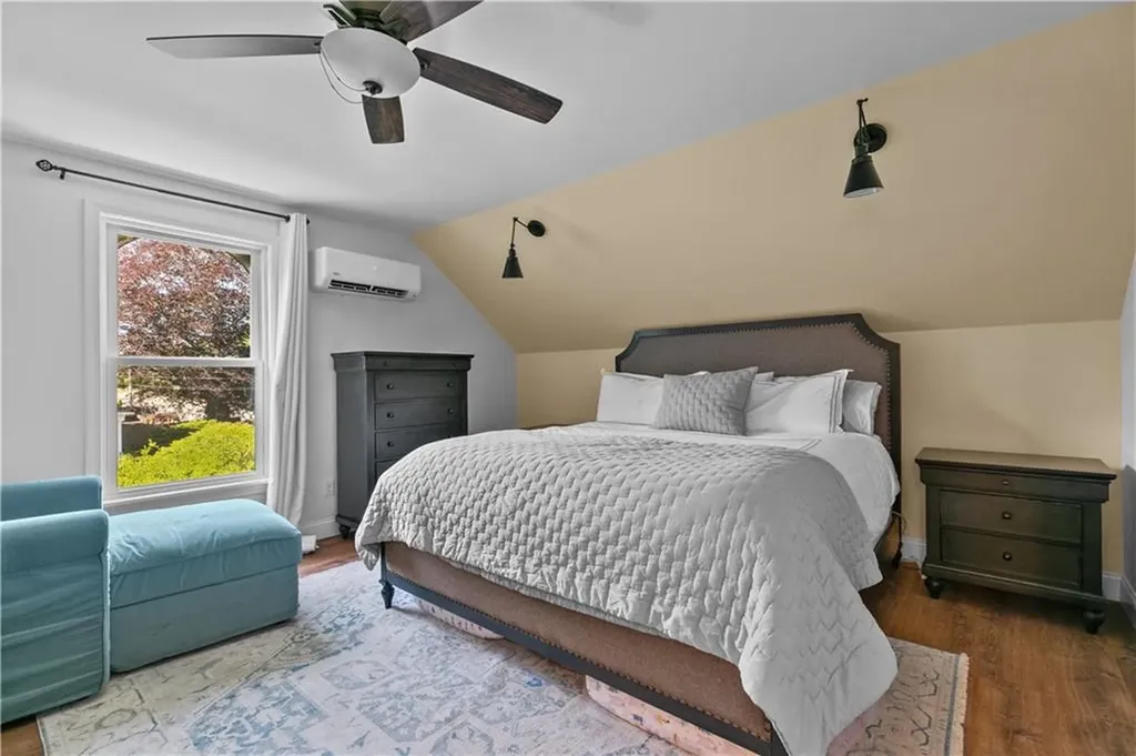93 East Main Road Portsmouth RI 02871