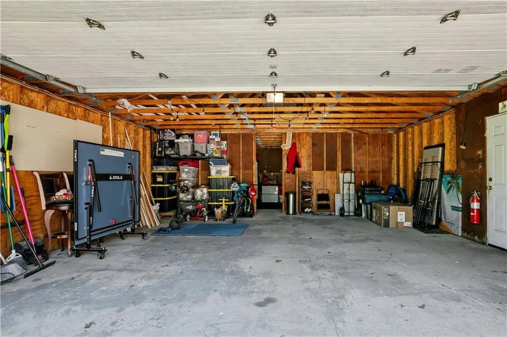 93 East Main Road Portsmouth RI 02871