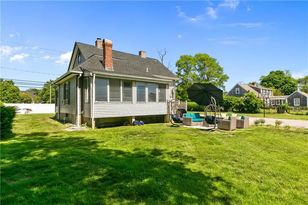 93 East Main Road Portsmouth RI 02871