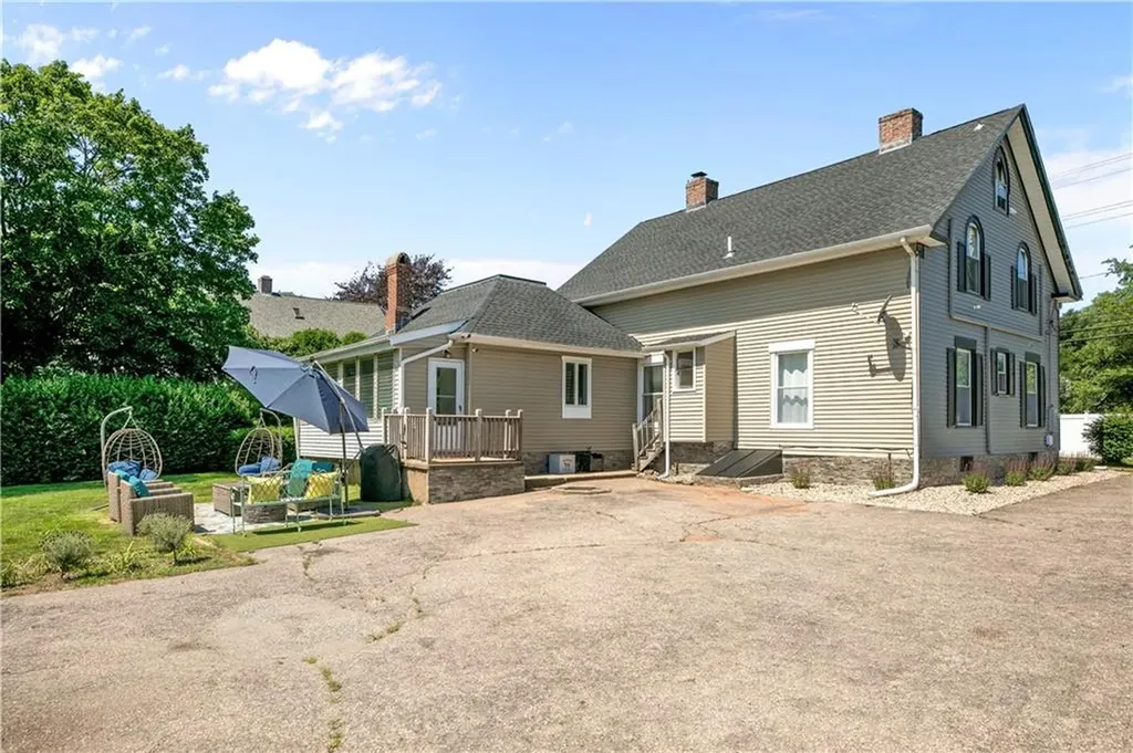 93 East Main Road Portsmouth RI 02871