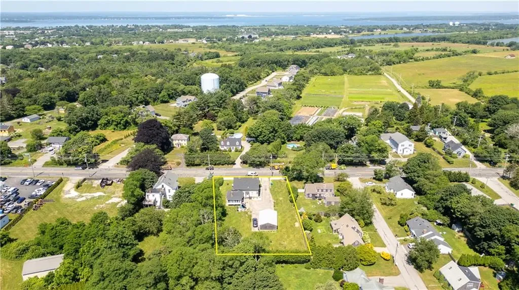 93 East Main Road Portsmouth RI 02871