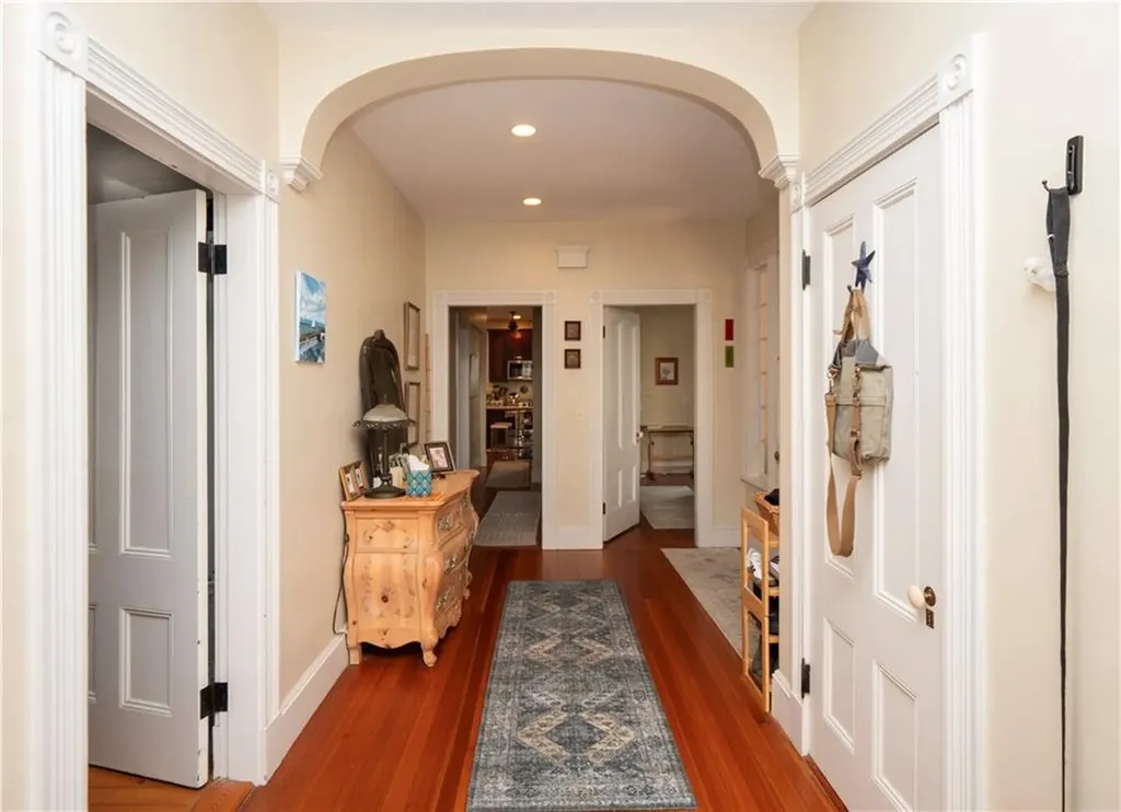 17 Lincoln Street Newport RI 02840