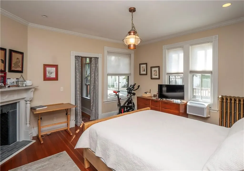 17 Lincoln Street Newport RI 02840