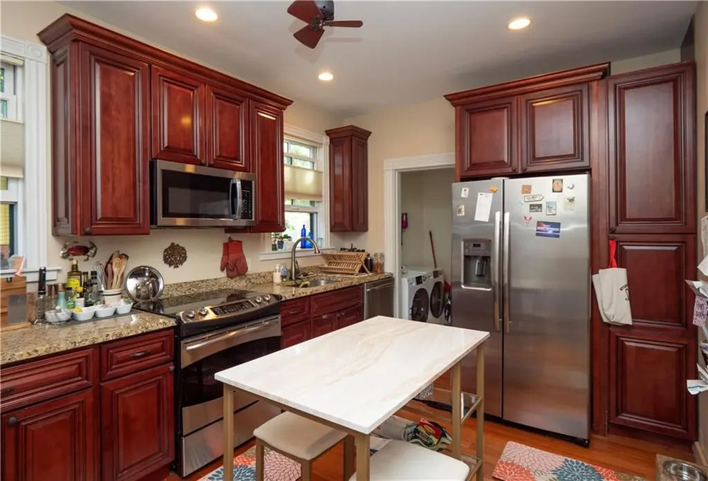 17 Lincoln Street Newport RI 02840