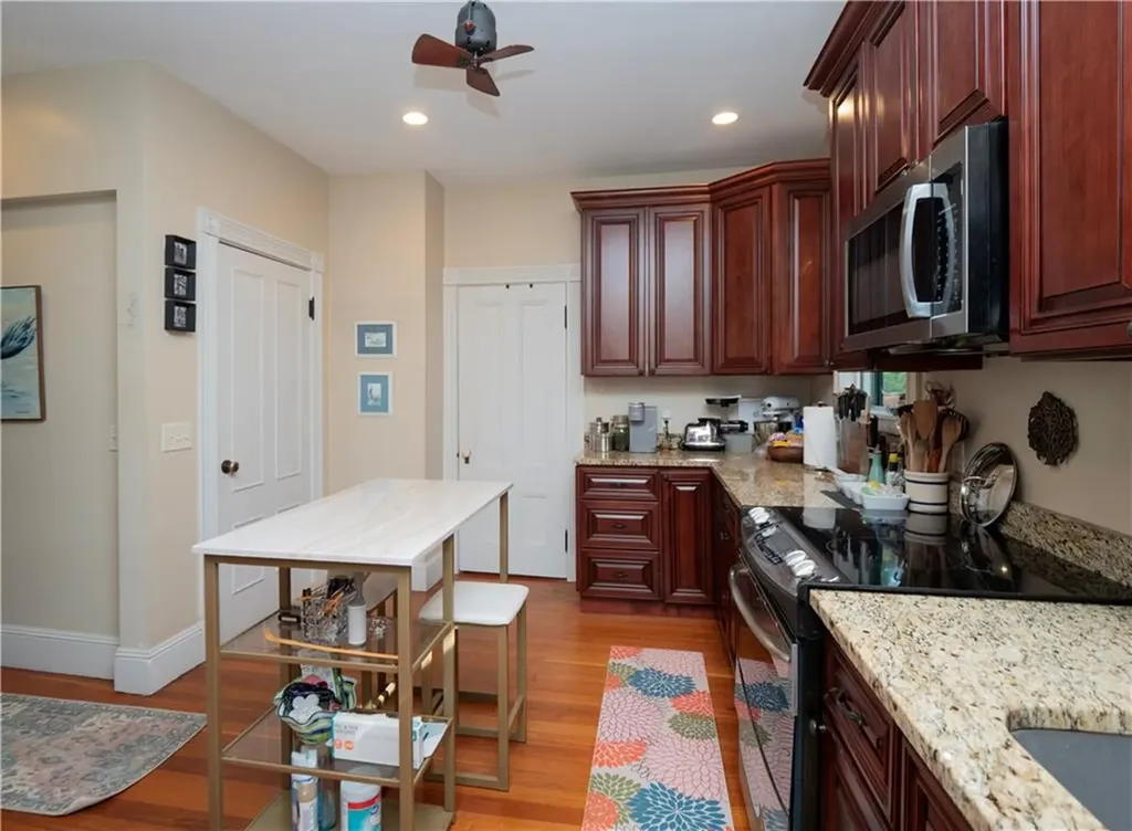 17 Lincoln Street Newport RI 02840
