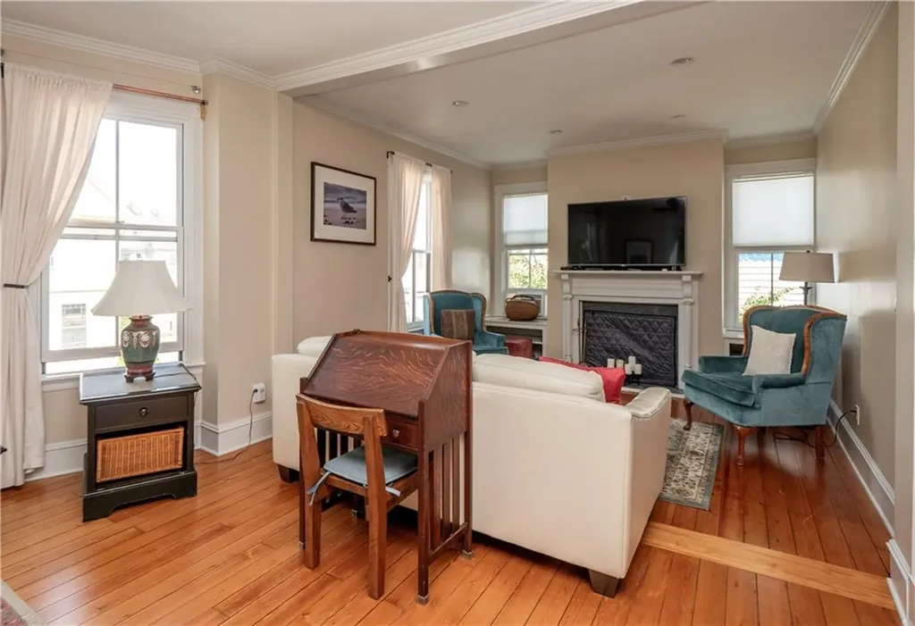 17 Lincoln Street Newport RI 02840