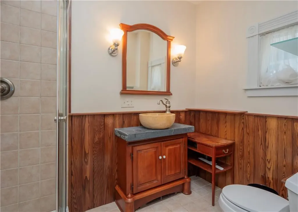 17 Lincoln Street Newport RI 02840