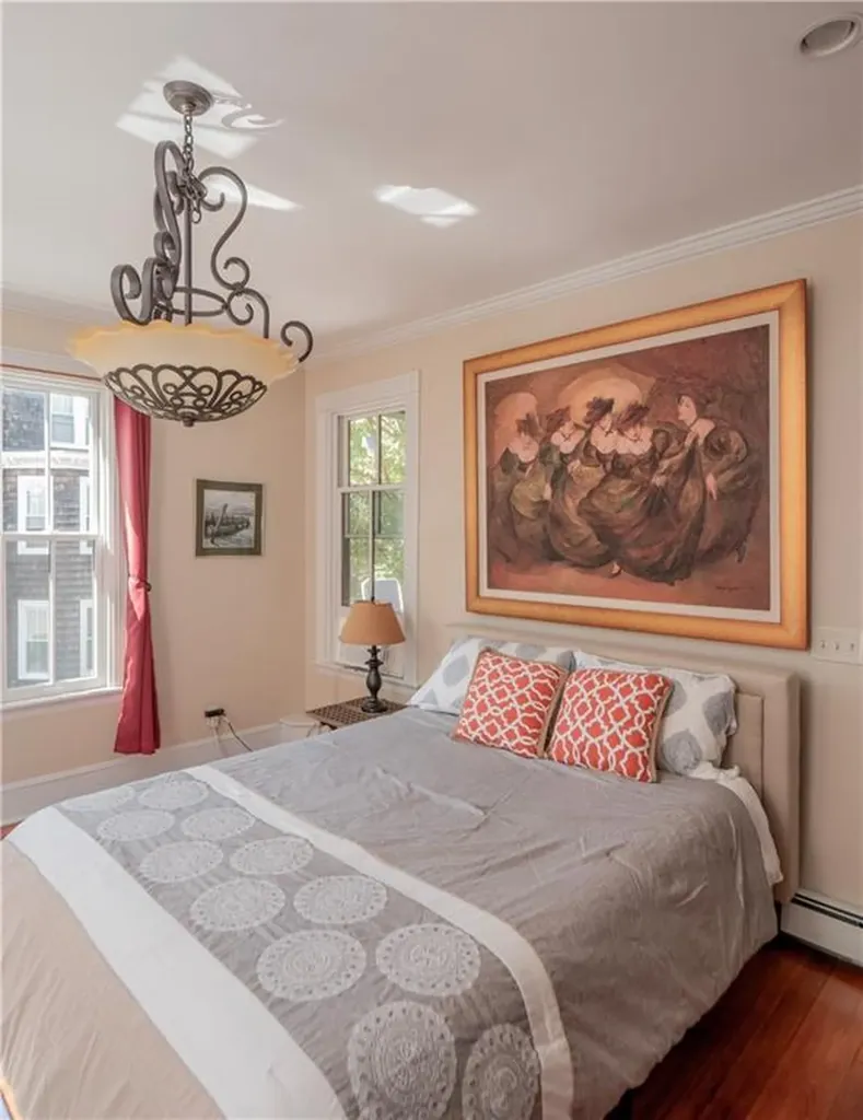 17 Lincoln Street Newport RI 02840