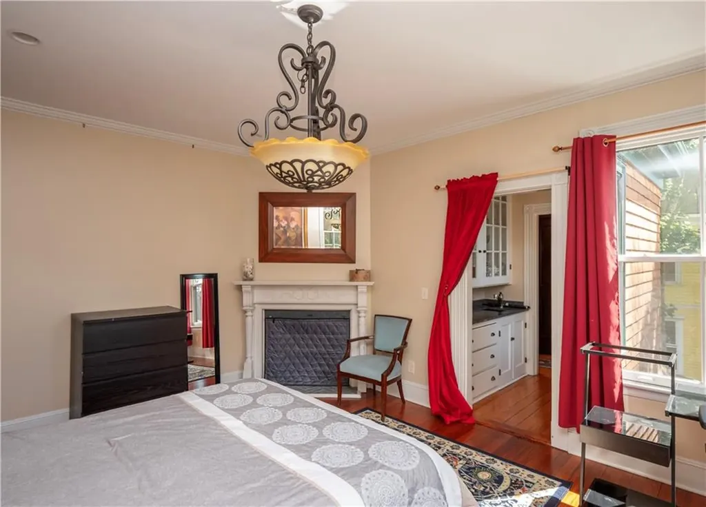 17 Lincoln Street Newport RI 02840