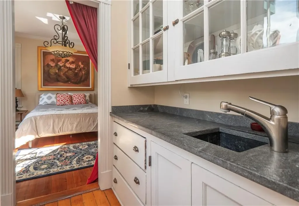 17 Lincoln Street Newport RI 02840