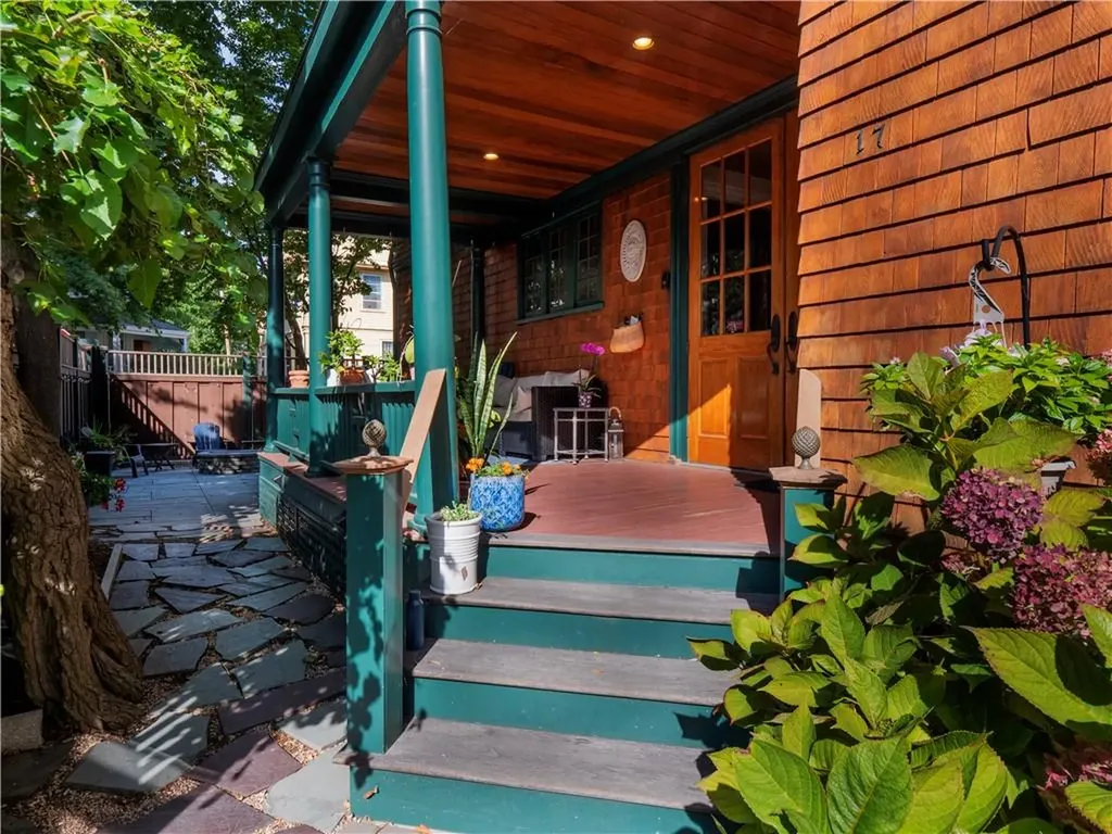 17 Lincoln Street Newport RI 02840