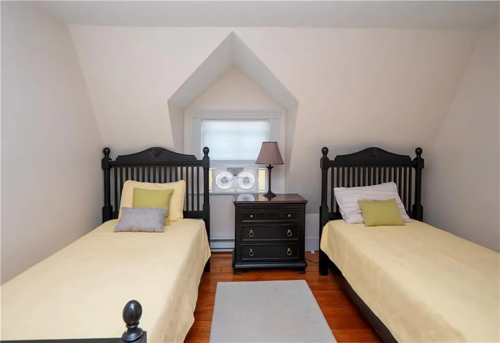 17 Lincoln Street Newport RI 02840