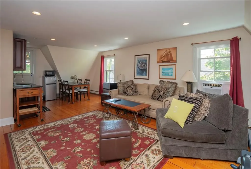 17 Lincoln Street Newport RI 02840