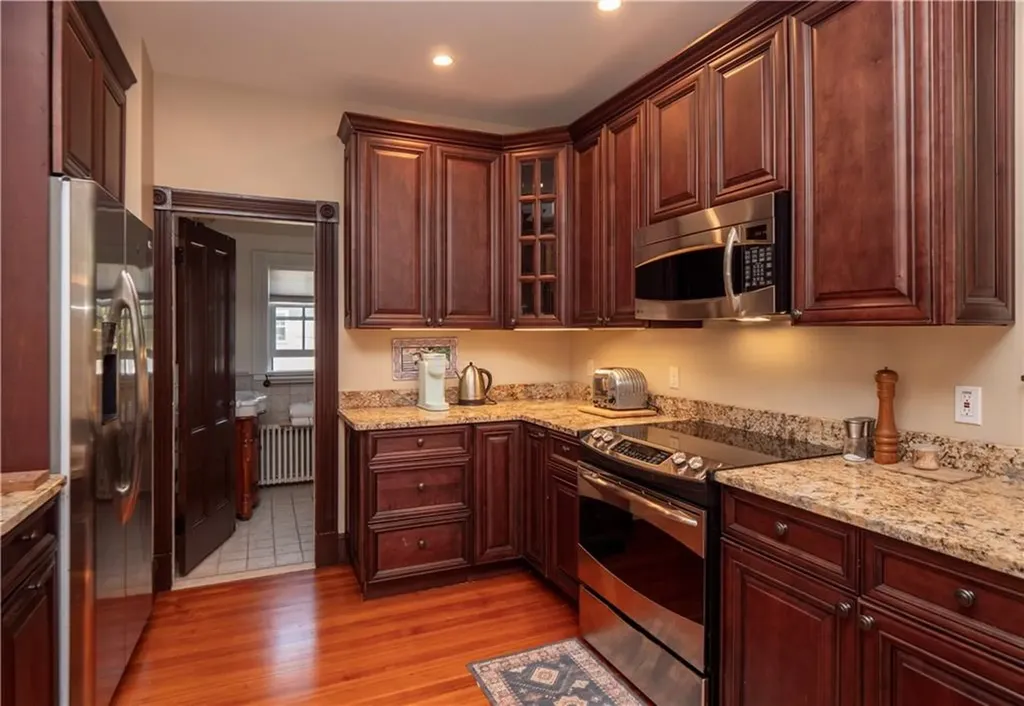 17 Lincoln Street Newport RI 02840