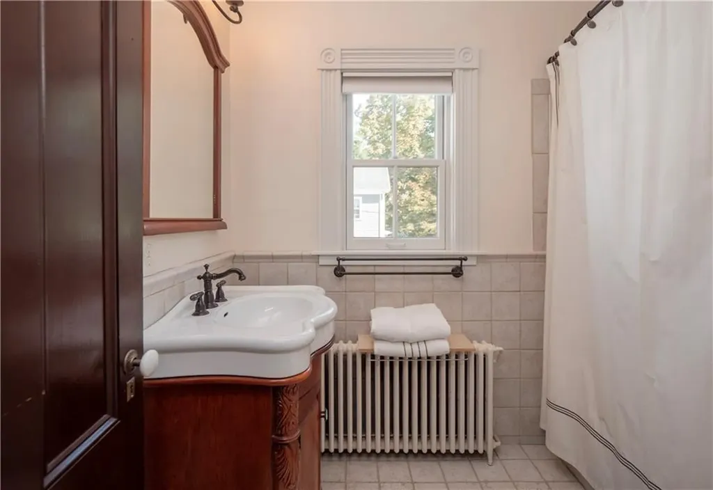 17 Lincoln Street Newport RI 02840