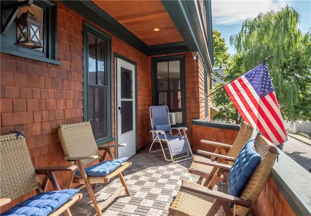 17 Lincoln Street Newport RI 02840