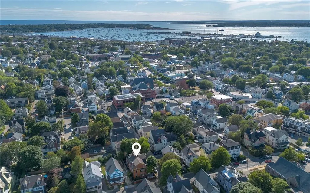 17 Lincoln Street Newport RI 02840
