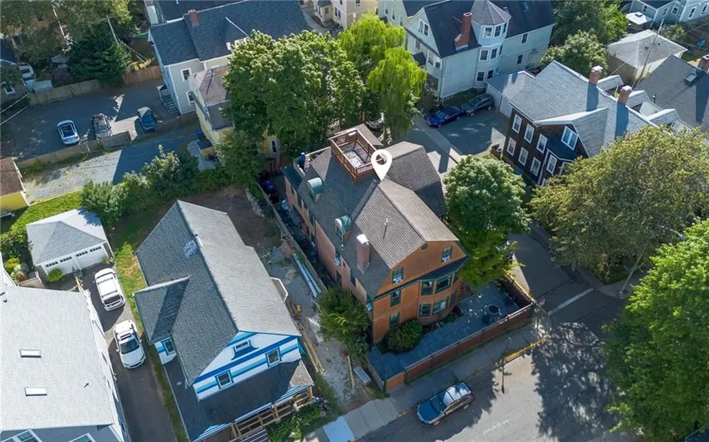 17 Lincoln Street Newport RI 02840