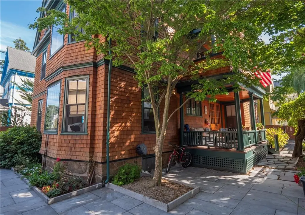 17 Lincoln Street Newport RI 02840