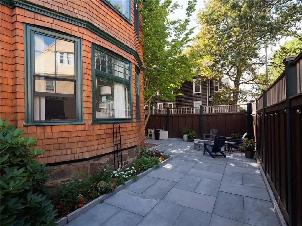 17 Lincoln Street Newport RI 02840