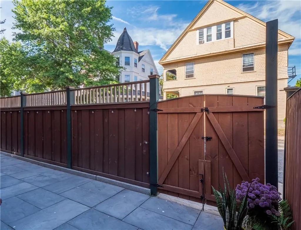 17 Lincoln Street Newport RI 02840