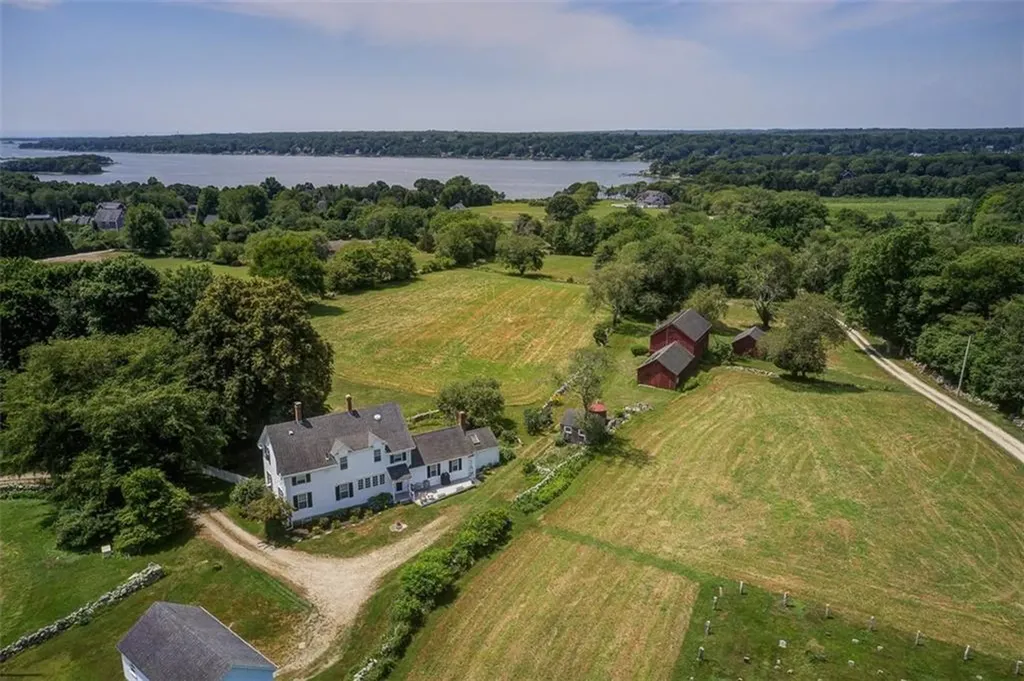 143 Horseneck Road Westport MA 02790