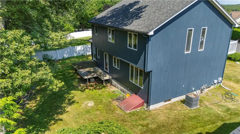 7 West Lakeview Drive North Providence RI 02904