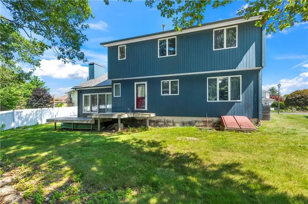 7 West Lakeview Drive North Providence RI 02904
