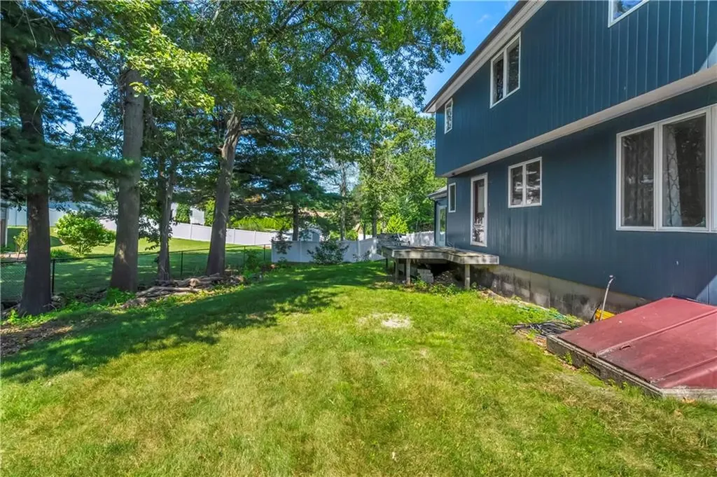 7 West Lakeview Drive North Providence RI 02904