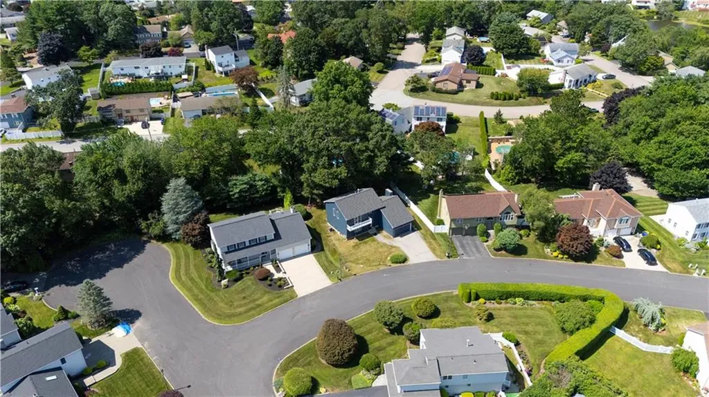 7 West Lakeview Drive North Providence RI 02904