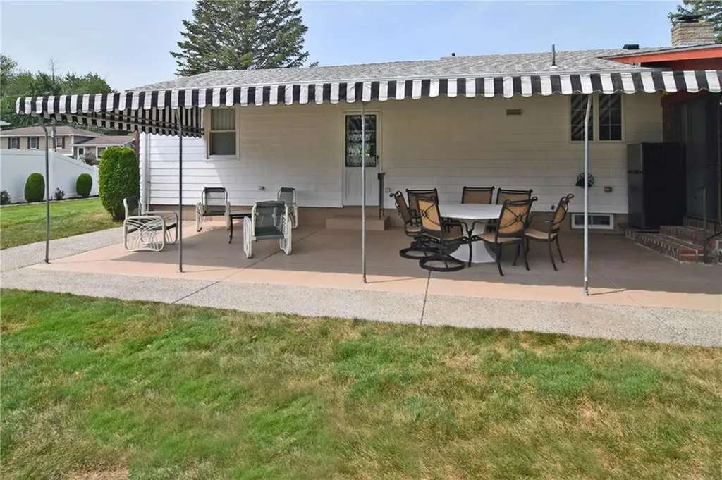 2 Capri Drive Johnston RI 02919