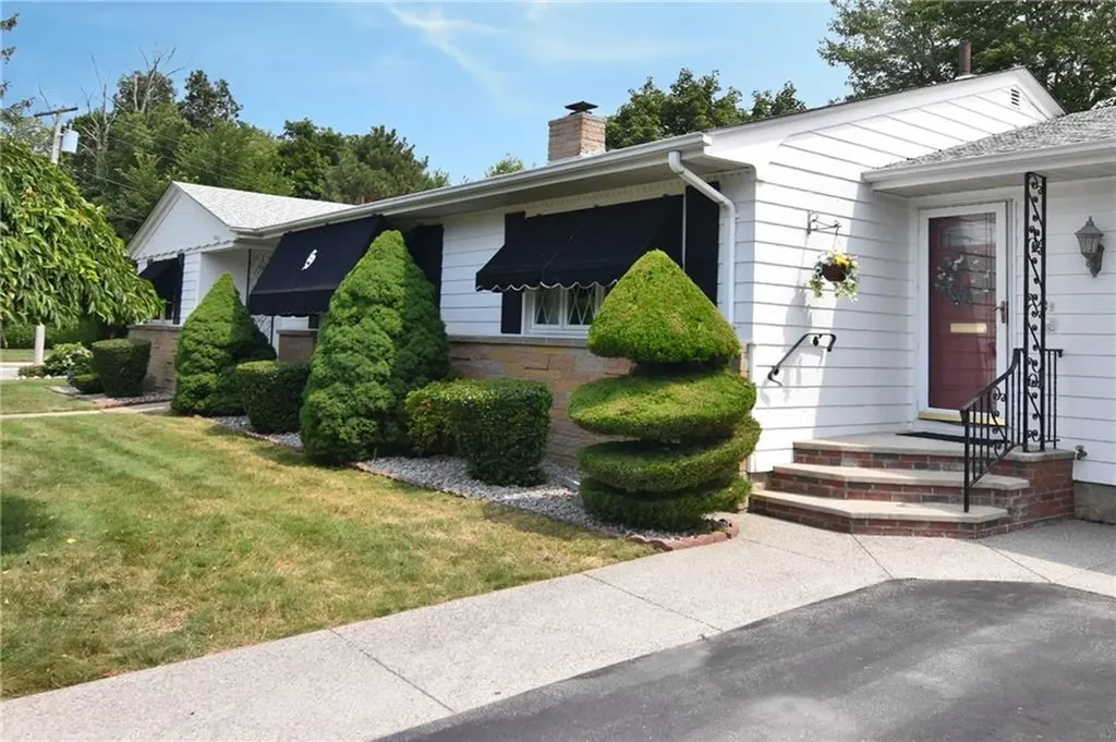 2 Capri Drive Johnston RI 02919