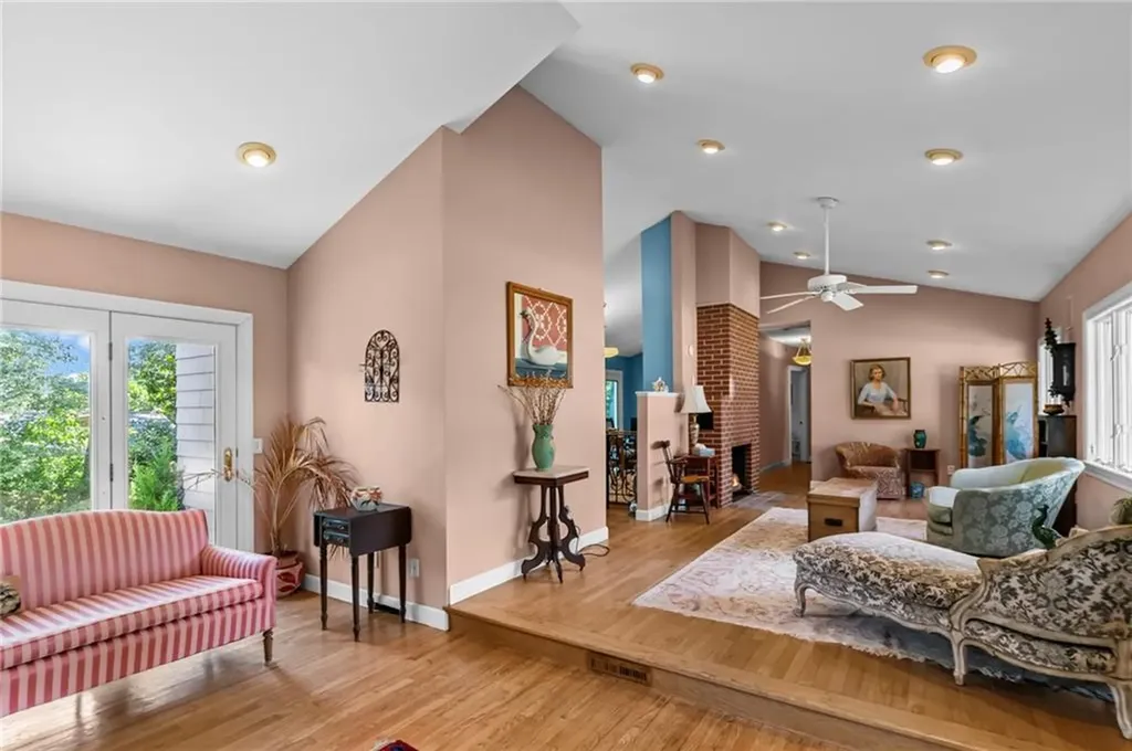 72 Highland Avenue Barrington RI 02806