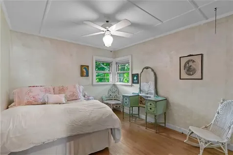 72 Highland Avenue Barrington RI 02806