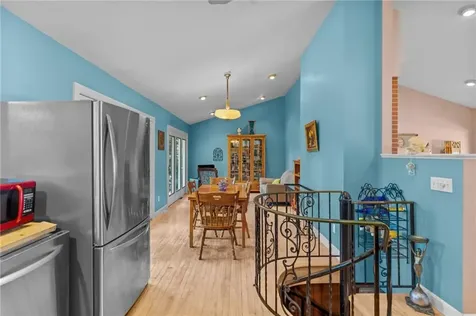 72 Highland Avenue Barrington RI 02806