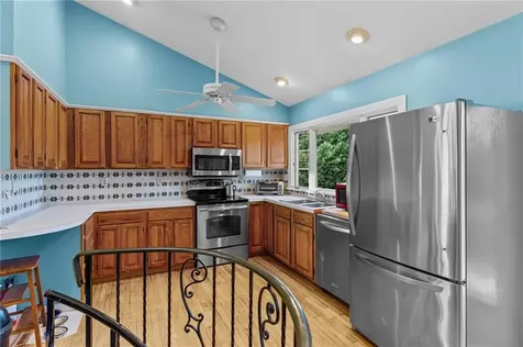 72 Highland Avenue Barrington RI 02806