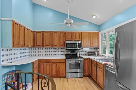 72 Highland Avenue Barrington RI 02806