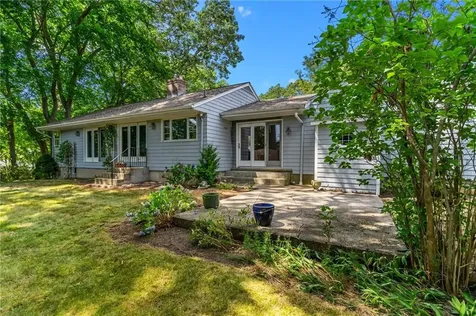 72 Highland Avenue Barrington RI 02806