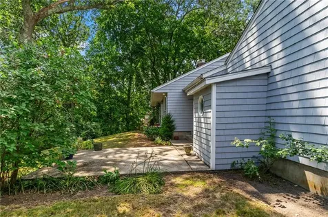 72 Highland Avenue Barrington RI 02806