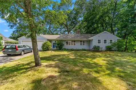 72 Highland Avenue Barrington RI 02806