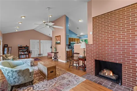 72 Highland Avenue Barrington RI 02806