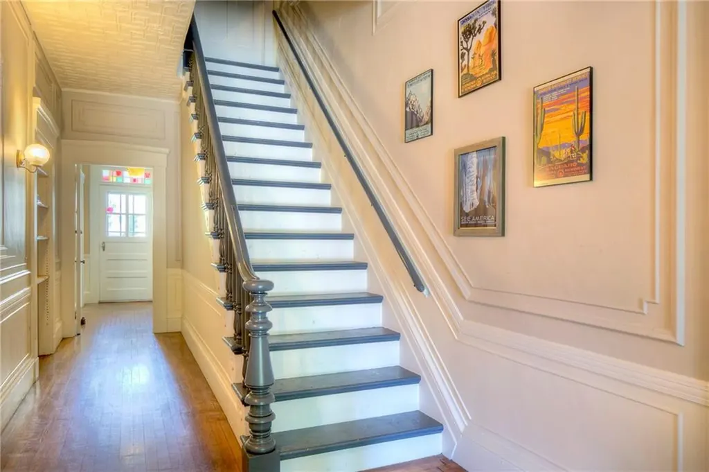 24 Old Beach Road Newport RI 02840