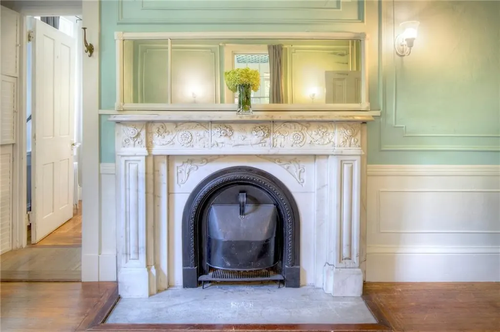 24 Old Beach Road Newport RI 02840