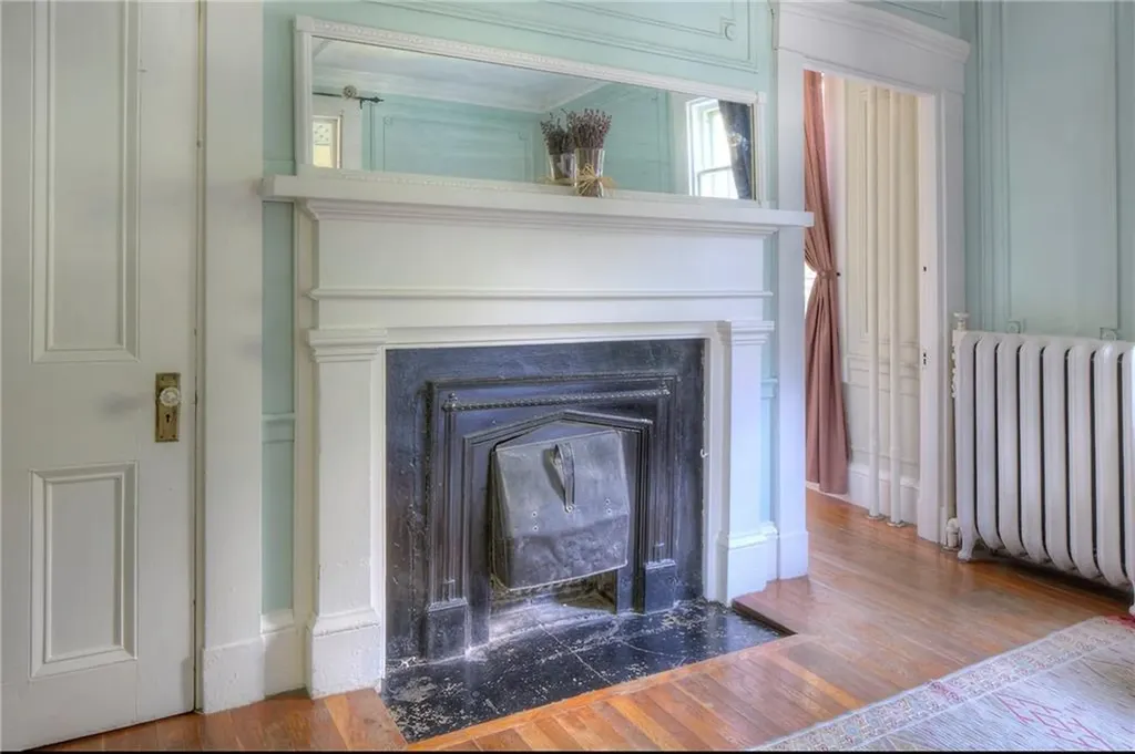 24 Old Beach Road Newport RI 02840