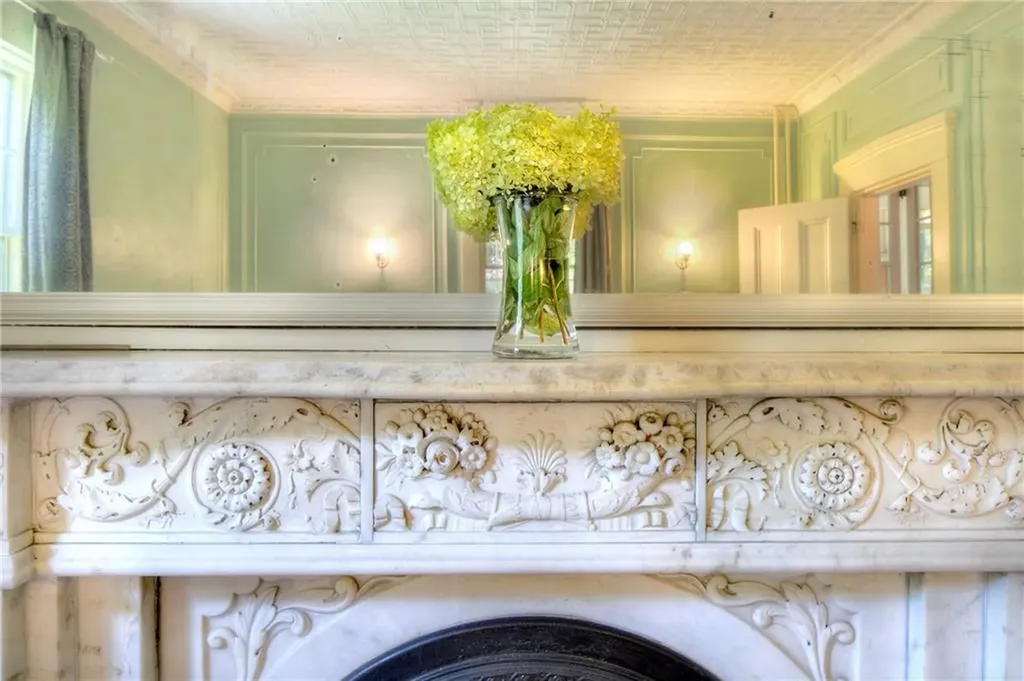 24 Old Beach Road Newport RI 02840