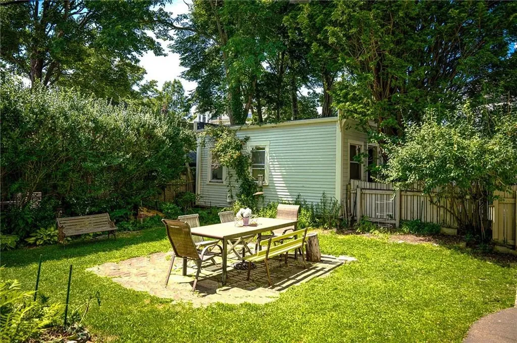 24 Old Beach Road Newport RI 02840