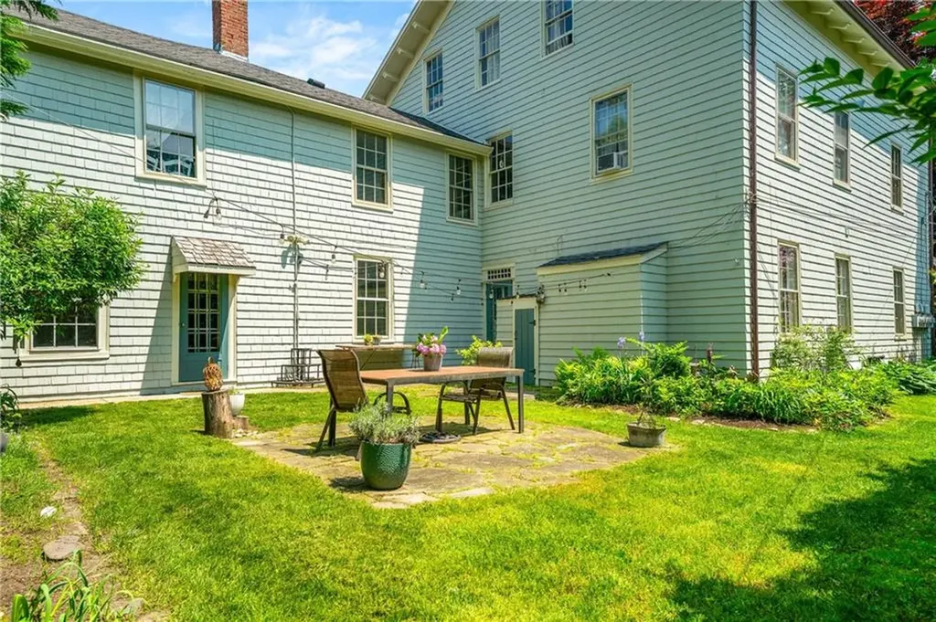 24 Old Beach Road Newport RI 02840