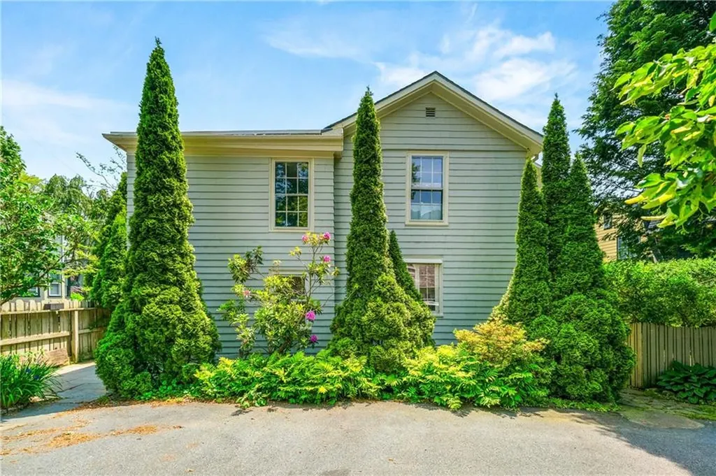 24 Old Beach Road Newport RI 02840