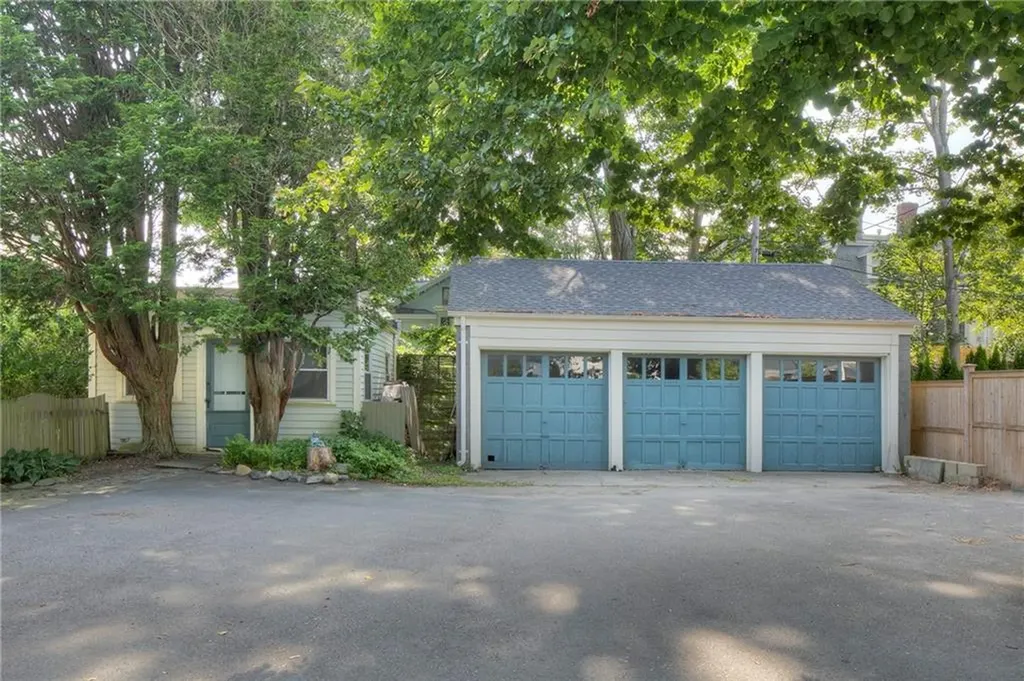24 Old Beach Road Newport RI 02840