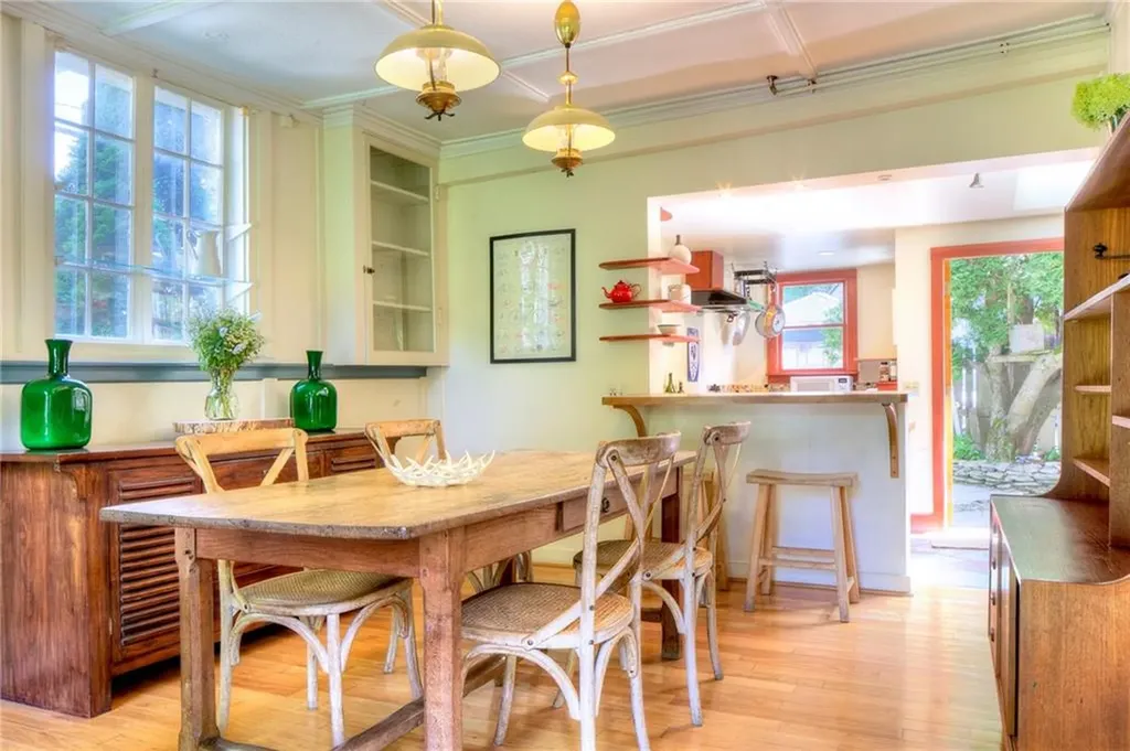 24 Old Beach Road Newport RI 02840